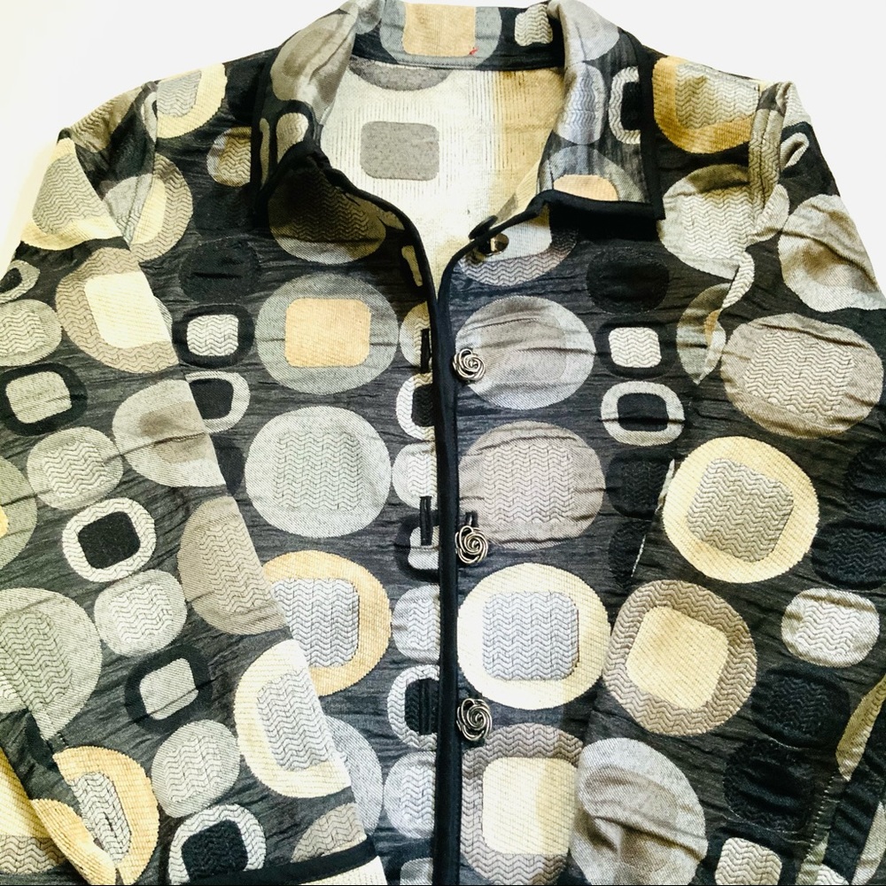 Ladies Reversible Jacket With Dual Buttons - image 4